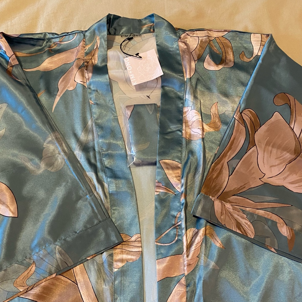 NWT - Kim + Ono - Blue Floral Kimono / Robe